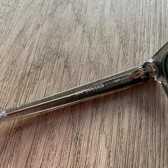 quay australia unplugged gray & blue square modern Polarized sunglasses eyewear - Picture 5 of 7